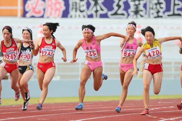 中距離がメイン種目だったにもかかわらず、高3時のインターハイでは4×100mリレーのメンバーも務めた　©AFLO