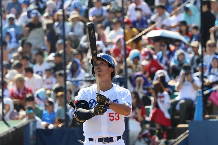 渋川市のクラブを支援する後藤駿太（中日／31歳）　©Takahiro Nagao