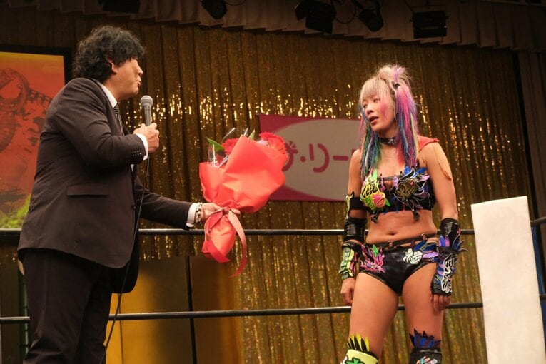 「スターダムをクビになって…」人気女子プロレスラーが初告白　ウナギ・サヤカ“超満員の自主興行”に密着して感じた「不思議な風格」(11)