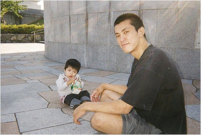 父・堀米亮太さんと幼い頃のツーショット。亮太さん「雄斗は小さい頃から周りの大人にかわいがられていました」