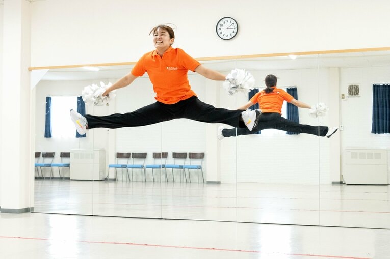 体操だけでなくチアダンスなども指導する　©Takashi Shimizu