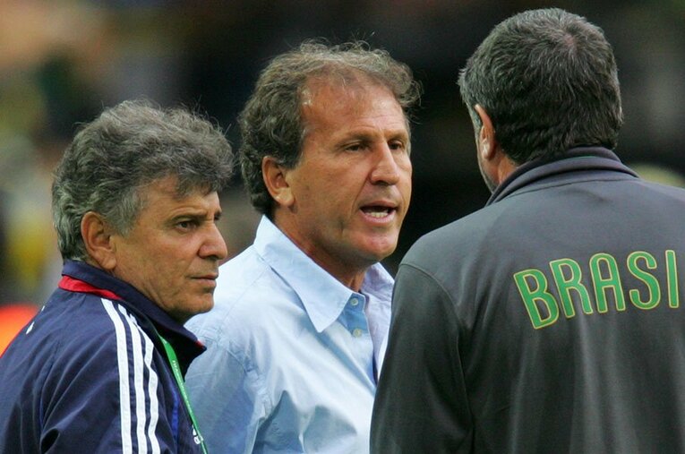ドイツW杯時のジーコ監督とエドゥーTA ／ photograph by REUTERS/AFLO