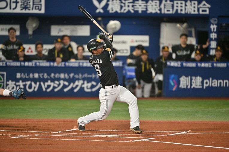 日本シリーズ第6戦、第2戦以来に周東佑京と並んだ打順で出場した今宮健太は3安打　©︎Hideki Sugiyama