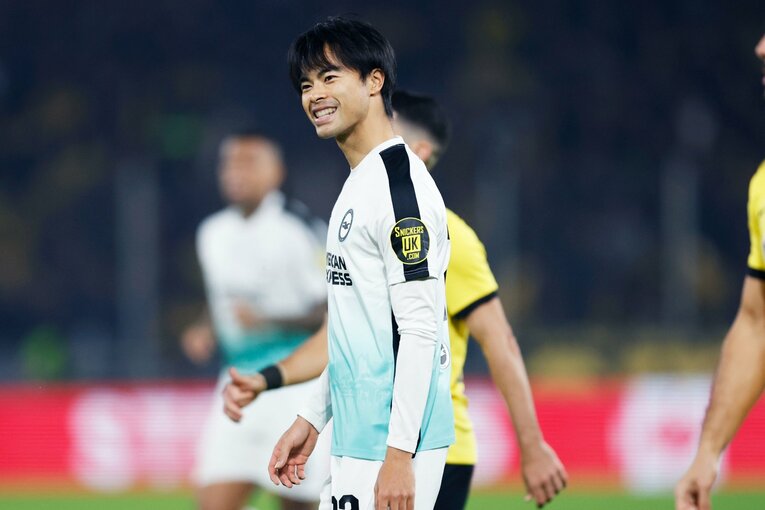 三笘薫26歳「試合に出れば言い訳はない」勝利の握り拳、街中には「ミトマの漢字Tシャツ」サポと猫が…カメラマンがアテネで見た“美しい風景”(8)