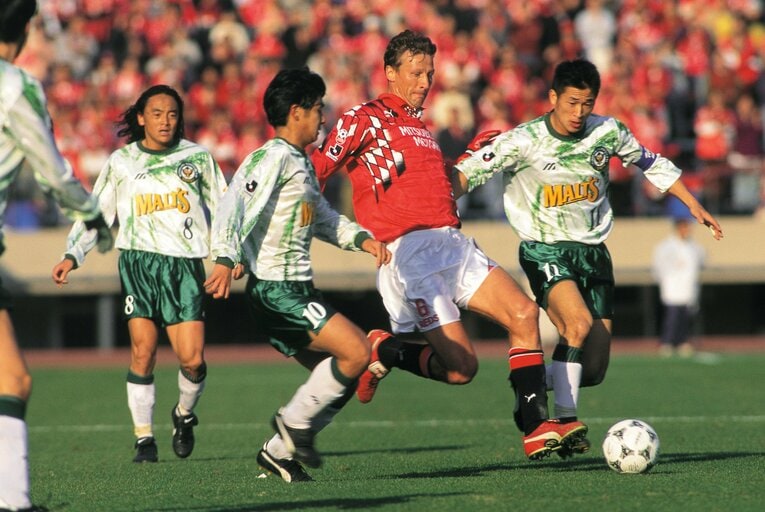 1994年アメリカW杯後に浦和レッズに加入。2年連続でベストイレブンに選ばれるなど、日本サッカーに多大な影響を与えた　©︎Shinichi Yamada／AFLO SPORT 