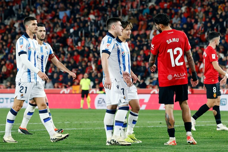 マジョルカのサムと言い合いになるバレネチェアと久保