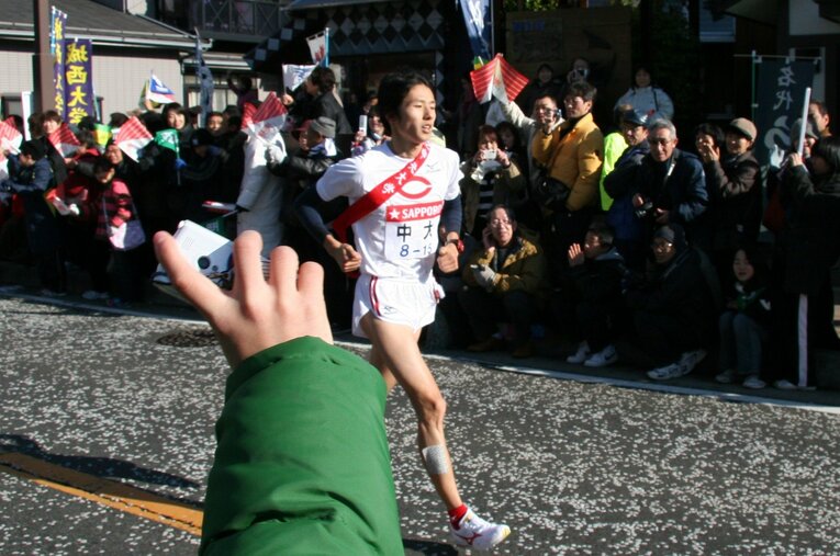 中大進学後の箱根駅伝は1年時の1区でデビューし、2年生で5区、3年生で4区と往路の3つの区間を走った梁瀬峰史さん（写真は2年時） ／ photograph by 本人提供