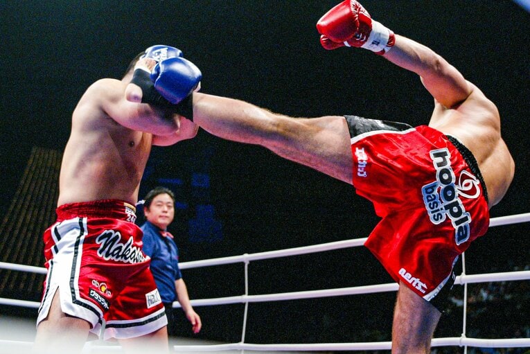 アーツのハイキック20連発。2003年6月の中迫剛戦（5枚目／全20枚）©Susumu Nagao