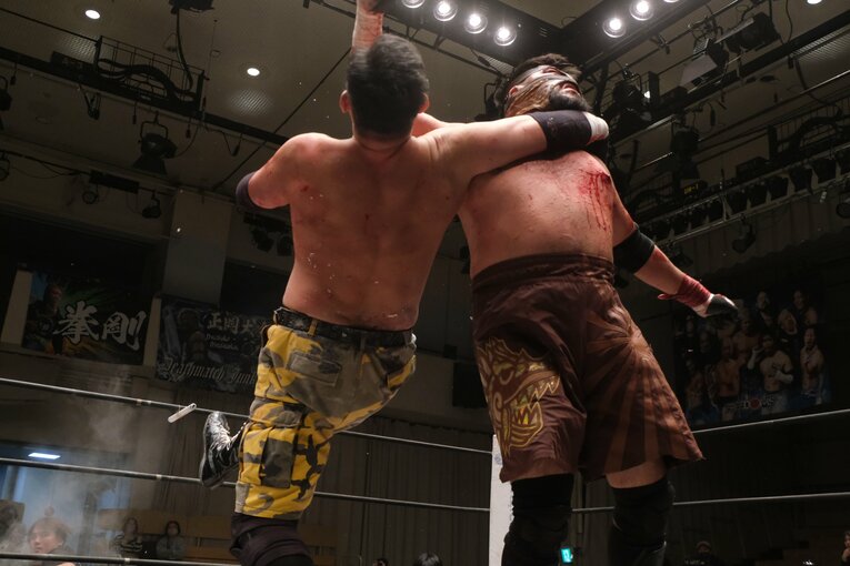 蛍光灯で殴り合い、大流血して…メキシコ人デスマッチファイター「もっと日本にいたい」ビオレント・ジャックの切実な思い「外国人がって…でも、ここがオレの家」(24)