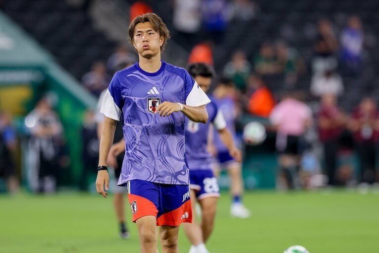 前試合で「仕事」をしたが出場できなかった小川に、鄭大世氏はFWとして思わず同情したという　©Kaoru Watanabe/JMPA