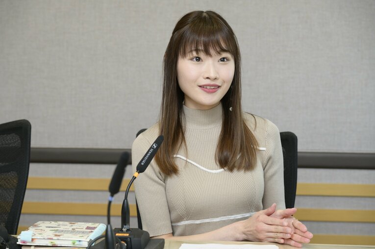 史上初めて“JRAの場内実況”を担当した女性アナウンサー「ファンのあたたかさに救われた」藤原菜々花26歳が語る“デビュー戦”の舞台裏(7)