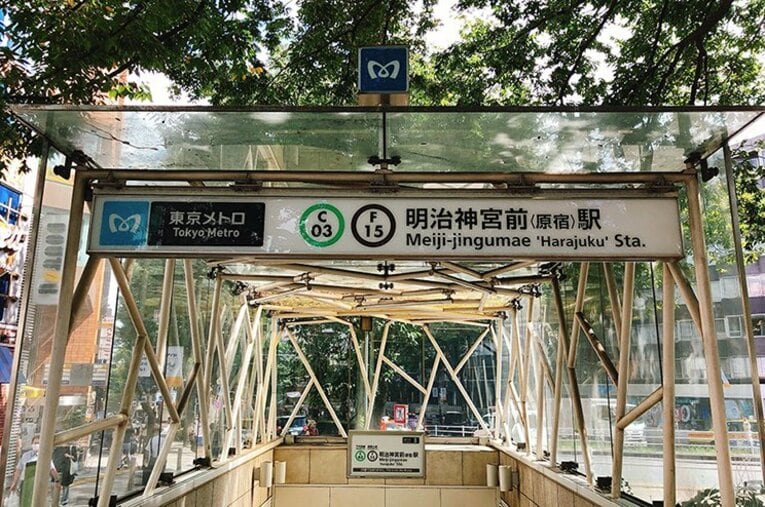 ついに取り壊し、原宿駅の木造駅舎はどうなるのか？ オリンピックに翻弄された若者の聖地の過去と今(2)