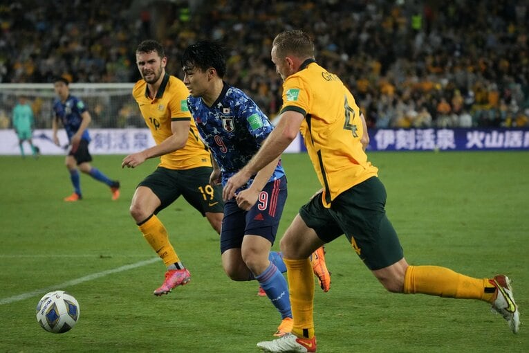 浅野拓磨に代わって投入され、最前線で異なる持ち味を発揮した上田綺世　©Getty Images