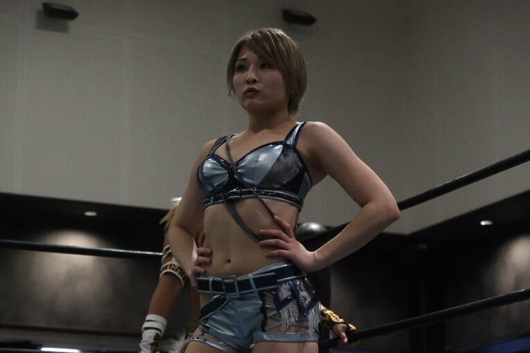 「他では見られない安納サオリだった」人気女子レスラー“3試合出ずっぱり”の凱旋興行に密着「体重が4kg減って…そりゃそうですよね」(23)