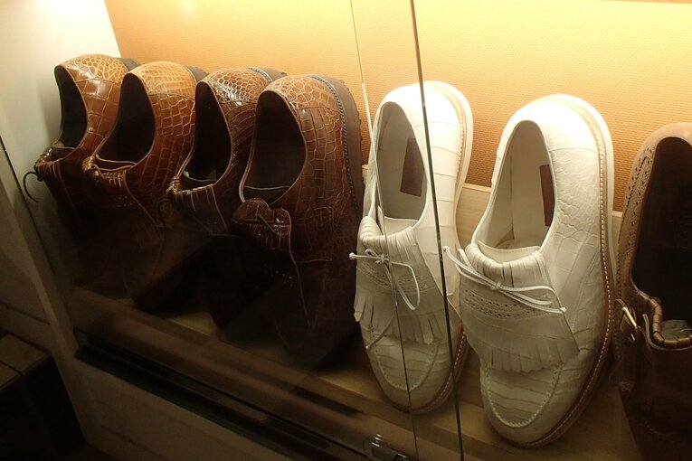 生前の馬場が履いていた革靴　©Essei Hara