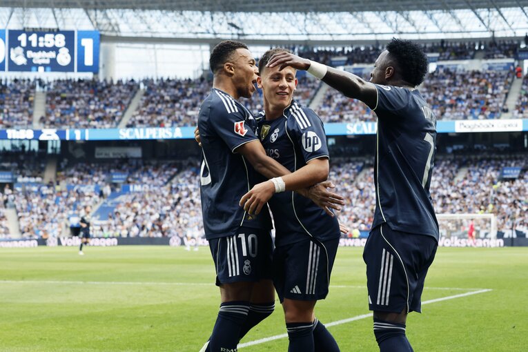 「万全じゃない時に無理を…」久保建英“マドリー戦途中出場”のナゼ「ソックスを履く左足首に包帯が」異変にカメラマンは気づいた(8)