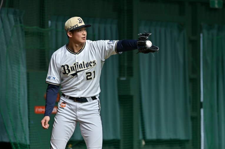 春季キャンプで試行錯誤する山崎　©Hideki Sugiyama