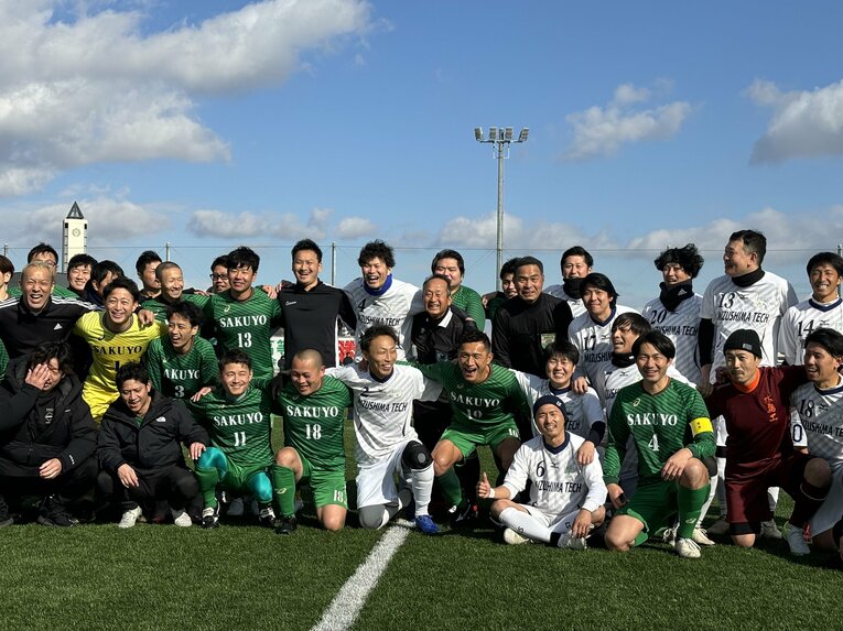 試合後、笑顔で記念撮影　©︎Takahito Ando