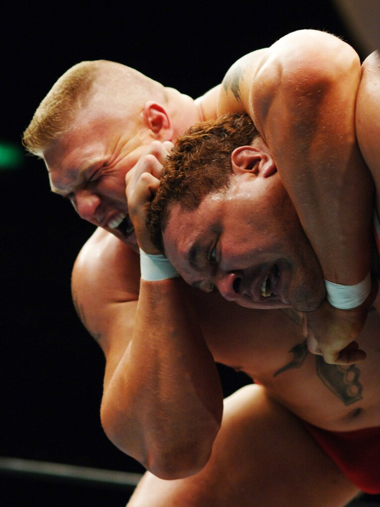 曙を攻めるブロック・レスナー　©Essei Hara