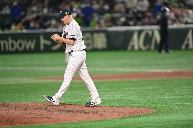 9回のマウンドに上がるマクガフ　@Naoya Sanuki