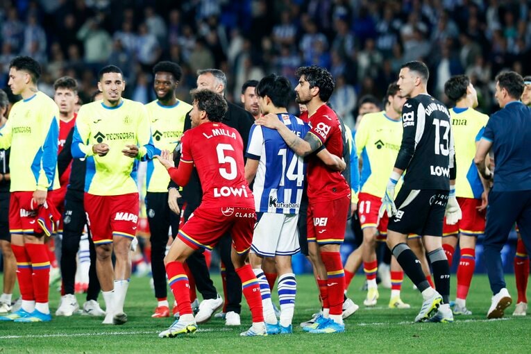 「珍しい…」久保建英がイラ立ったのは“反則覚悟の包囲網”ではなく…初タイトルから4日後「失望のMOM」“タケの自負”をカメラマンは感じた(8)