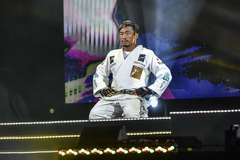 「那須川天心や武尊とは違うんですよ、僕は」青木真也が因縁の秋山成勲に大逆転KO負け…帰国して語った本音とこれから「50歳になっても」(25)