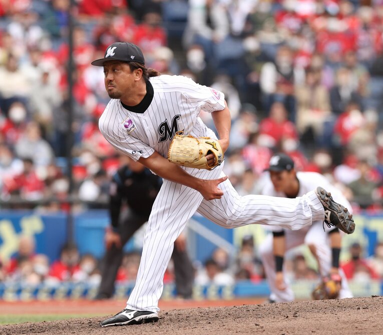 ワイルドさに磨きをかけて、古巣ロッテに復帰した澤村　©JIJI PRESS