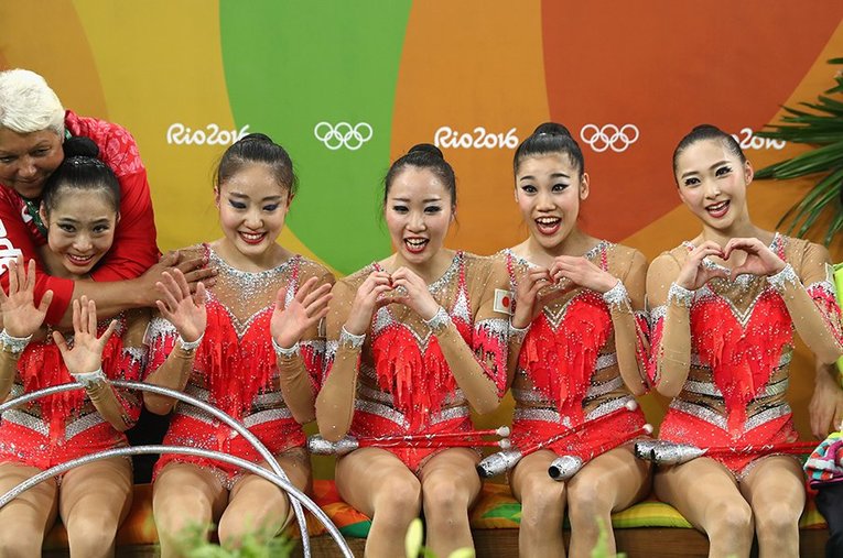 畠山愛理（右端） ／ photograph by Getty Images
