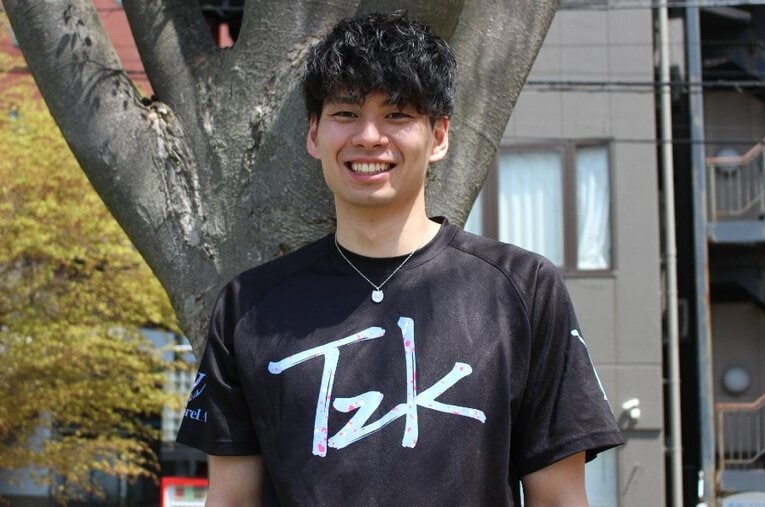 VC長野トライデンツに所属する戸嵜嵩大（26歳）。中学生時代に患った病を乗り越え、日々コートでのプレーを楽しんでいる ／ photograph by Yu Takagi