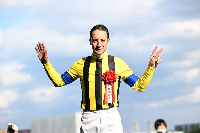 オークス直前に顔面を蹴られて放馬…発走“15分の大遅延”はなぜ起きたのか？「多くの馬の戦いは、スタート前に終わってしまった」(29)