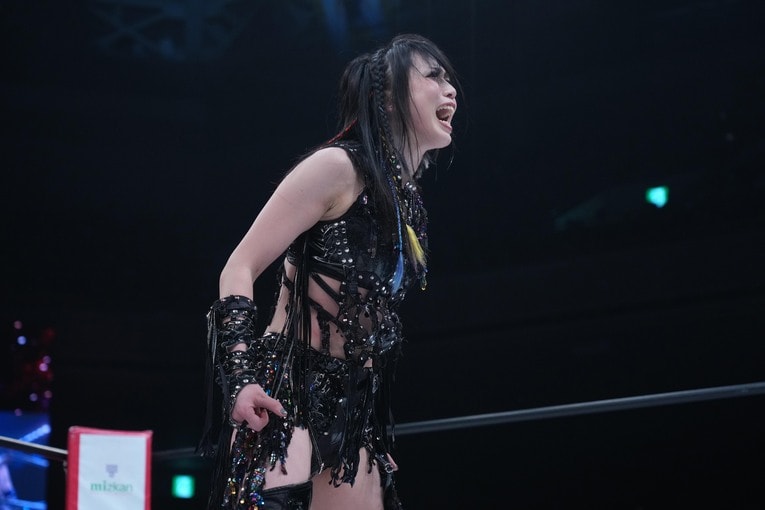 絶叫する上谷沙弥　©Essei Hara