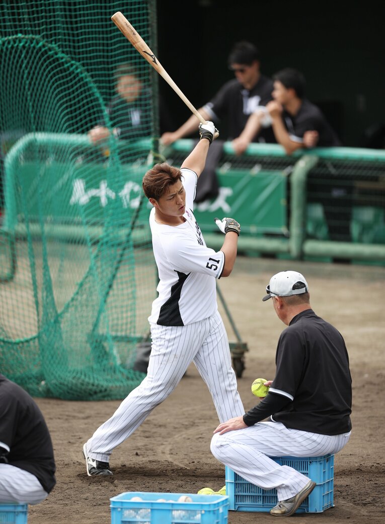 春季キャンプで打撃練習に励む山口　©JIJI PRESS