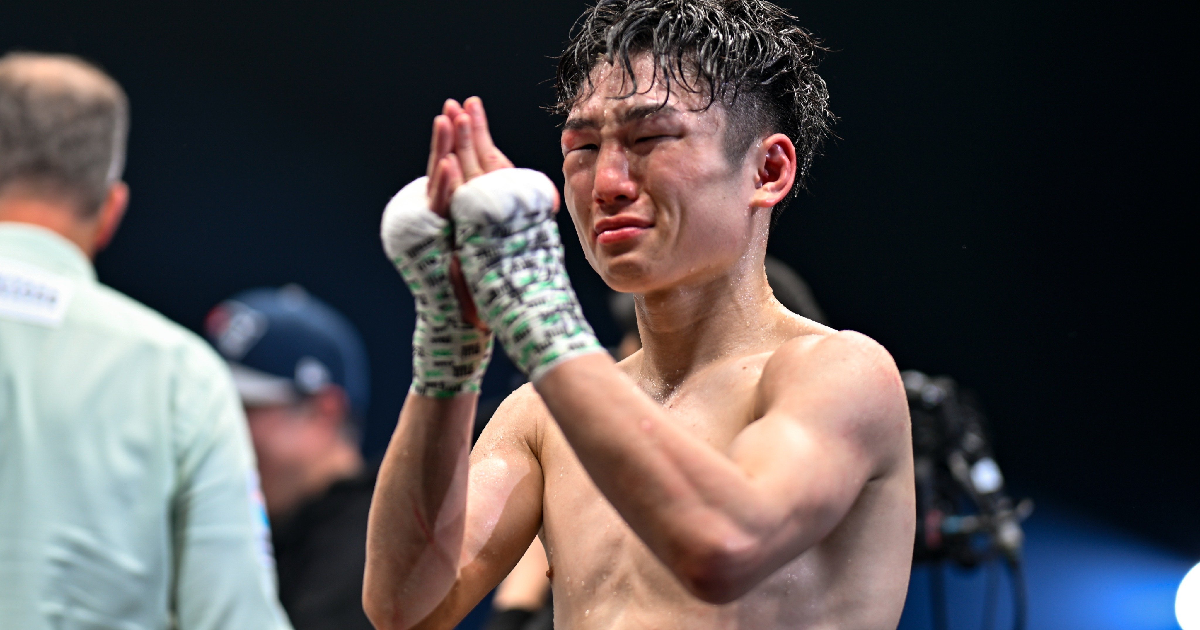 プロボクシング・寺地拳四朗チャンピオンの直筆サイン入り写真とフォト