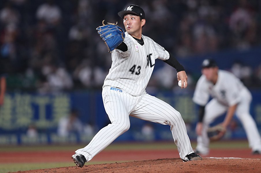 「もうダメです」ロッテ小島和哉を救った“美馬さん”の優しい言葉とは?《3年目の覚醒》にあった葛藤と涙<Number Web> photograph by Chiba Lotte Marines