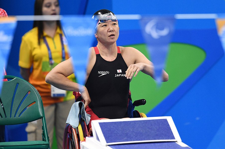 偉大なる水の女王・成田真由美。46歳にして日本新、パラ出場の活躍。<Number Web> photograph by AFLO SPORT