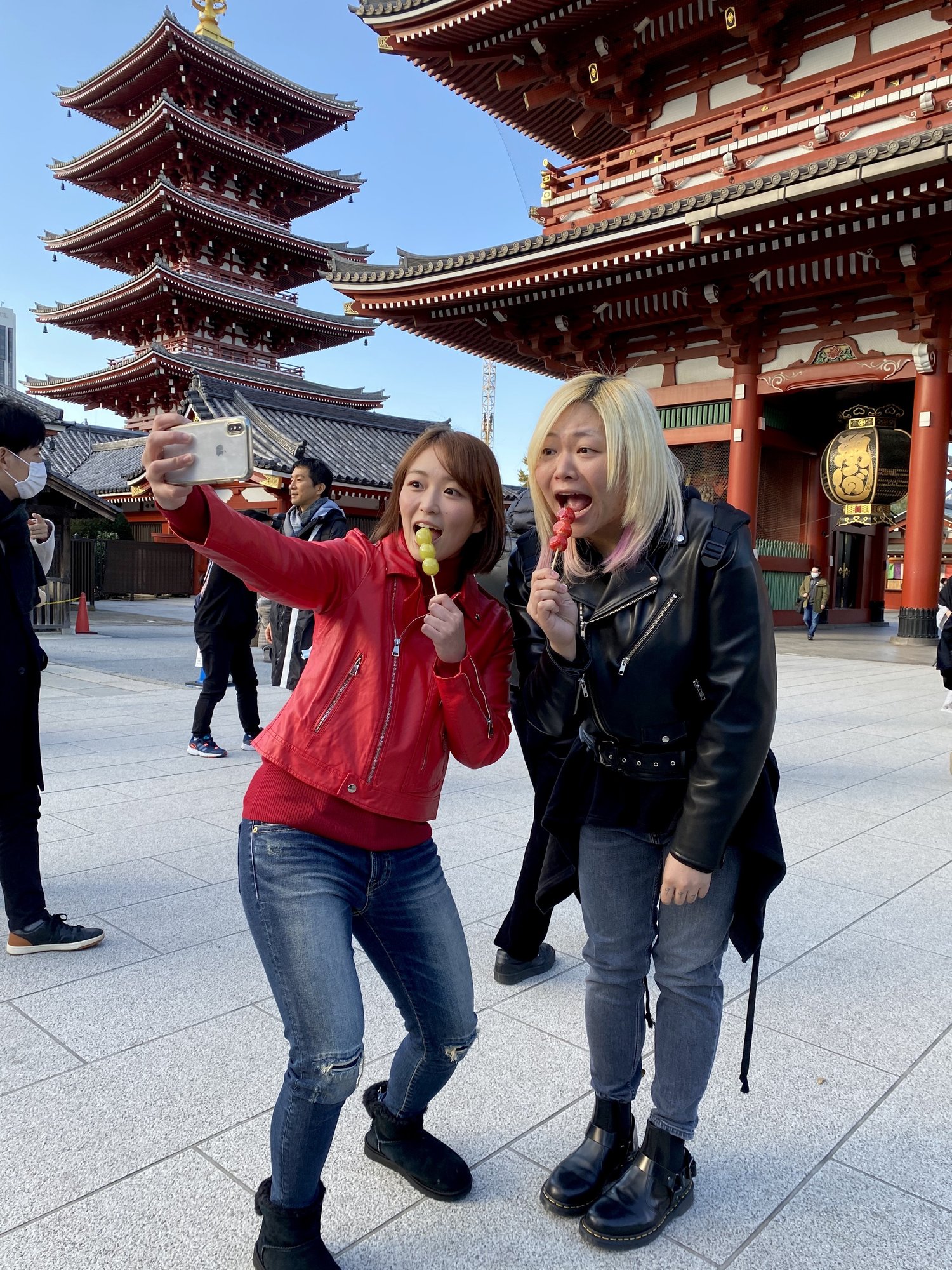 ライバルの世志琥（右）と“オニカナ”の名でタッグを組んだ