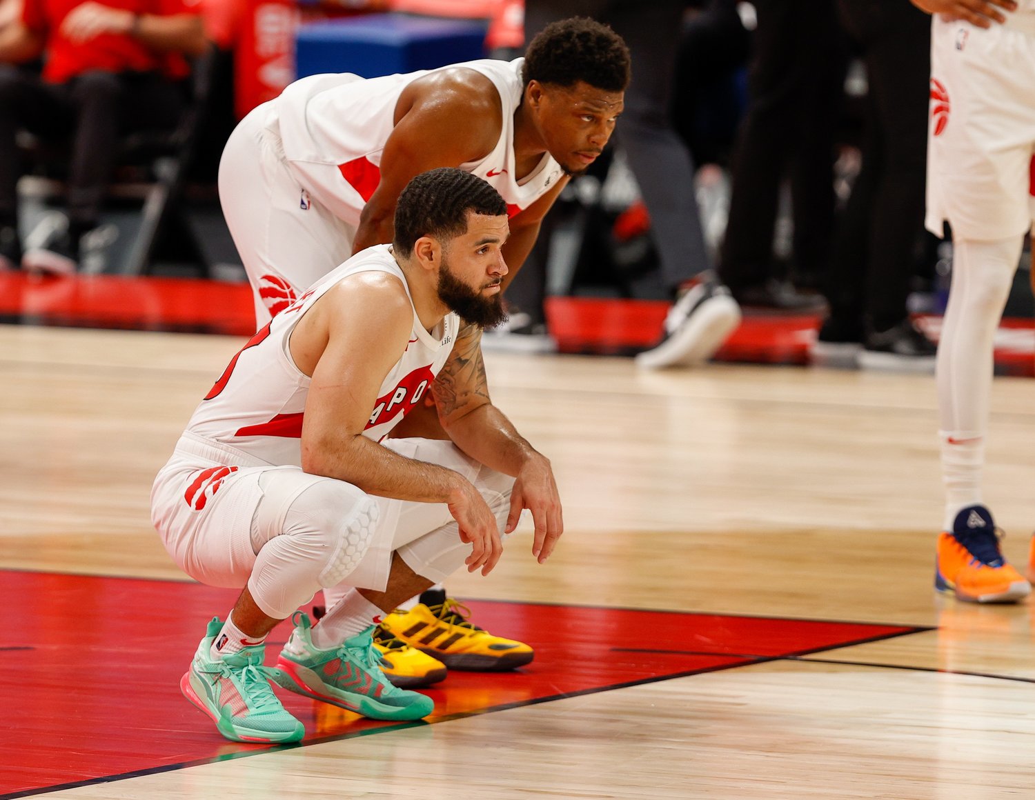 カイル・ラウリー（右）とフレッド・バンブリート　©USA TODAY Sports/REUTERS/AFLO