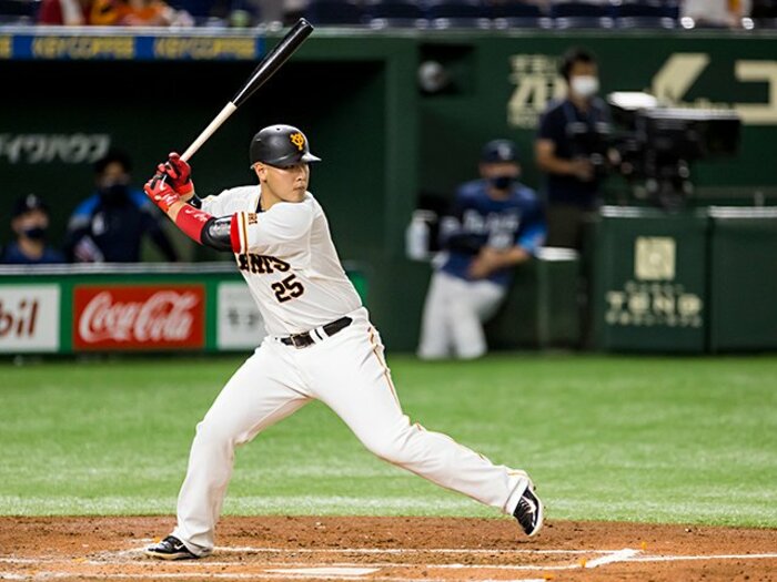 東京五輪代表から巨人・岡本和真がまさかの“落選”!?…好不調の波と「大事な場面」で“めっきり減ってしまう”ものとは<Number Web> photograph by Kiichi Matsumoto