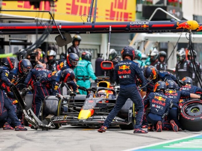 《F1前半戦総括》王者の風格で首位独走のフェルスタッペンと、速くても結果が残らないルクレールの明暗を分けたものとは<Number Web> photograph by Getty Images / Red Bull Content Pool