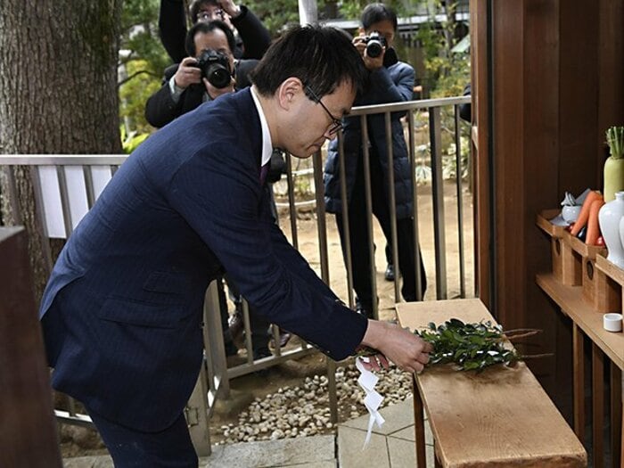 羽生善治七冠と畠田理恵さんが挙式の神社や将棋会館で… 1月5日「祈願祭・指し初め式」を知る棋士が記す“和気あいあい”さ<Number Web> photograph by Kyodo News