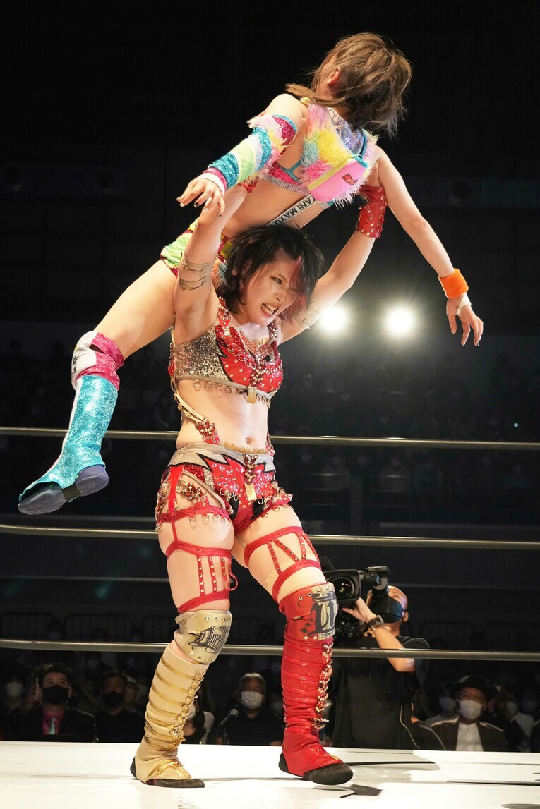 「林下詩美は強い。そのイメージを取り戻したい」王座陥落から1年弱…“カッコいい女”はスターダムの頂に返り咲けるのか《特別グラビア》(48)