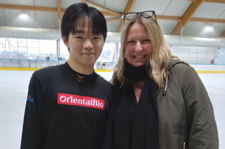 NHK杯では宇野昌磨を破り優勝を果たした鍵山優真。今回振付師のローリー・ニコルが独占インタビューに応じた ／ photograph by 提供：ローリー・ニコル