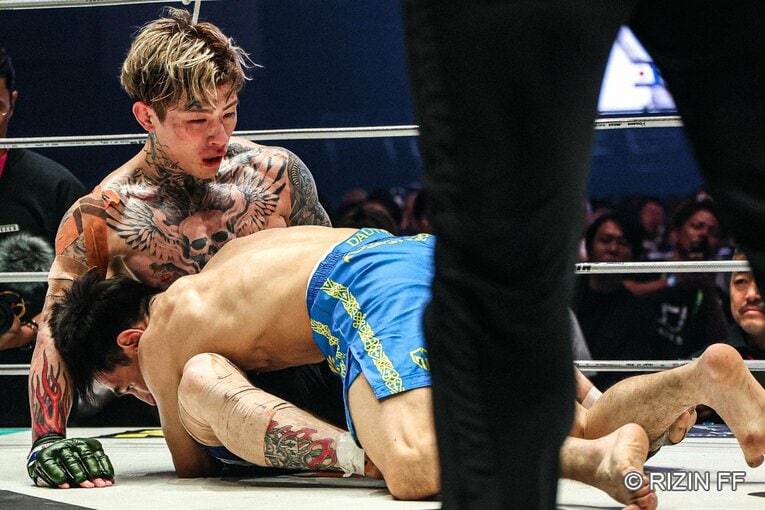 『超RIZIN.5』平本蓮vs.カルシャガ・ダウトベック　©RIZIN FF