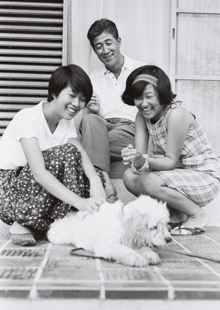 西本幸雄監督と家族　 ©BUNGEISHUNJU