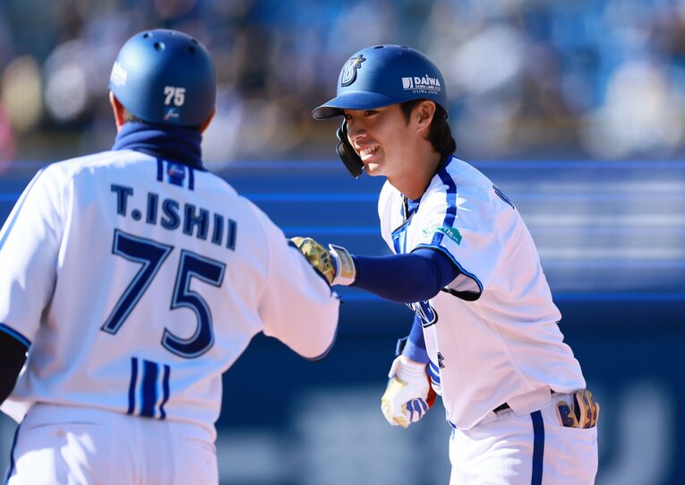 オープン戦で目覚ましい活躍を見せた度会　©JIJI PRESS