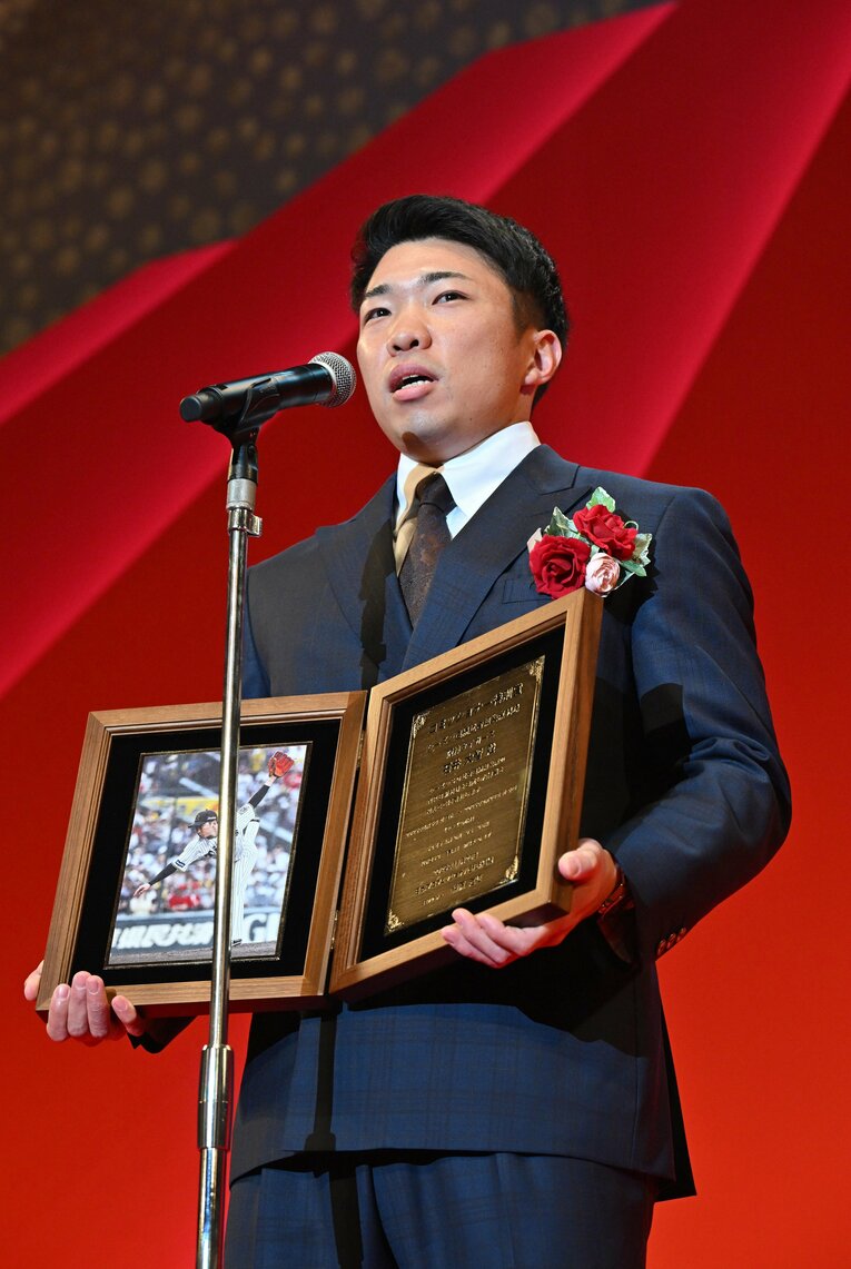 NPBアワーズ2025でコミッショナー特別賞を受賞した石井大智　©️SANKEI SHIMBUN