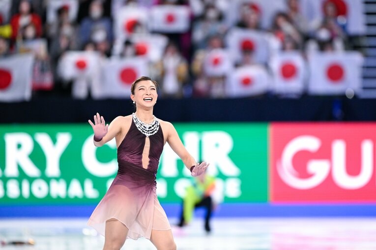 演技後、名古屋の声援に笑顔で応えた坂本