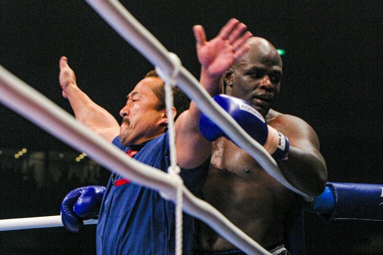 レフェリーストップの瞬間