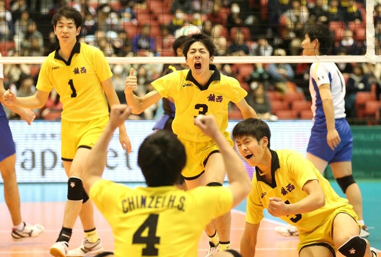 当時高校2年生の宮浦健人が「大きな影響を受けた」と明かすのが、鎮西高校でキャプテンを務めた西田寛基（上）だった　©Sankei Shimbun