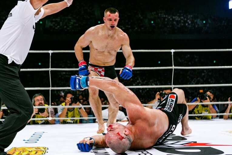 失神するシウバ　©Susumu Nagao